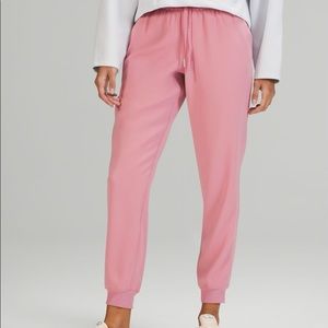 NWT Lululemon On the Fly Jogger *Woven Size 12 Pink Taupe